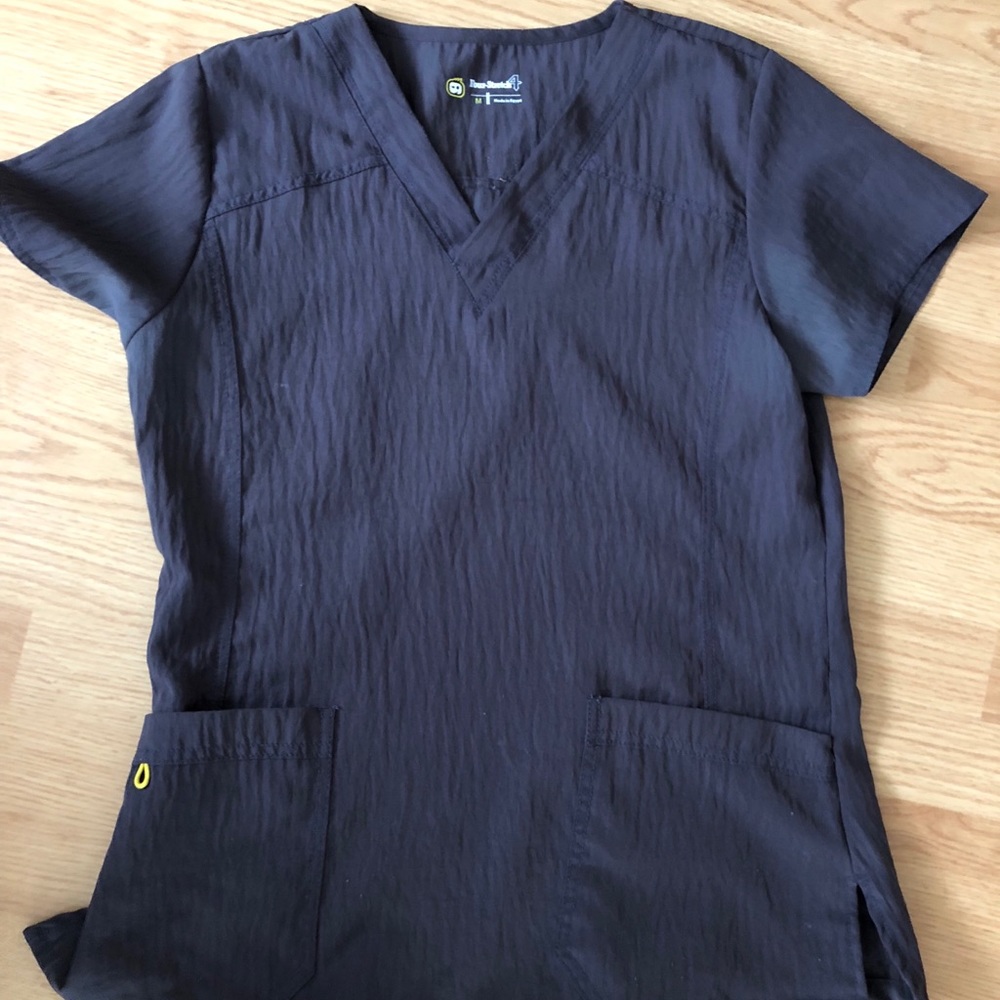 Wonderwink Four-Strectch Grey Scrub Top med